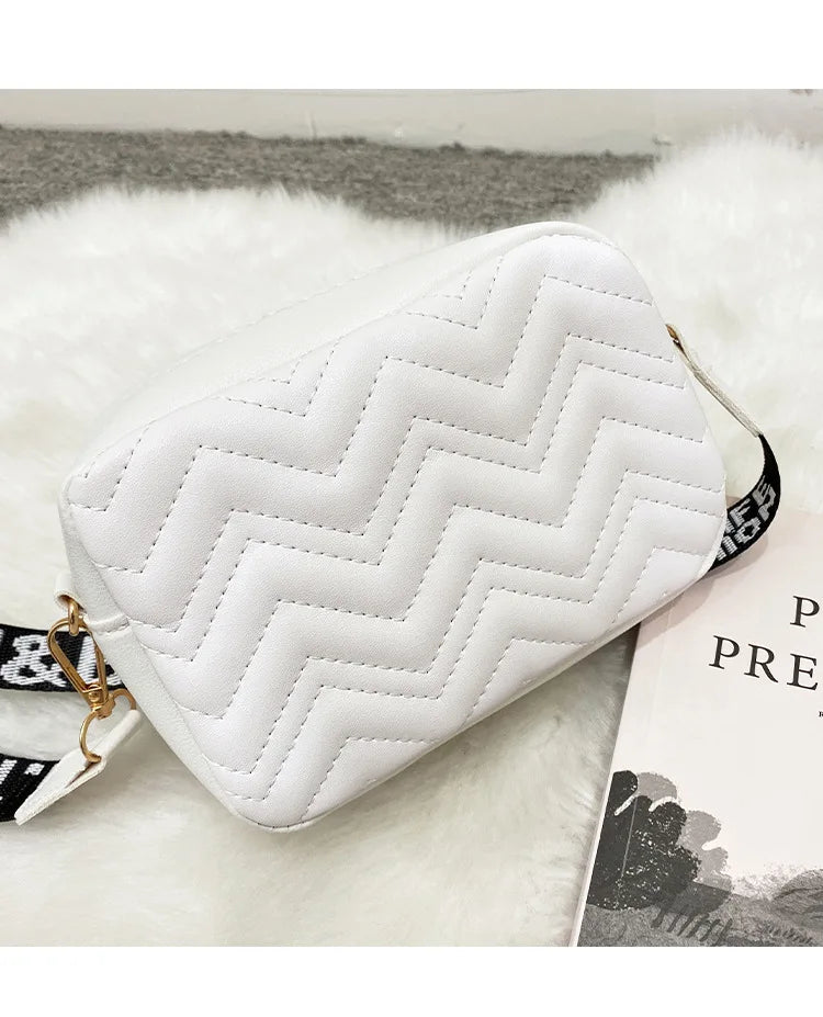 Bolsa Feminina Transversal em Couro Sintético