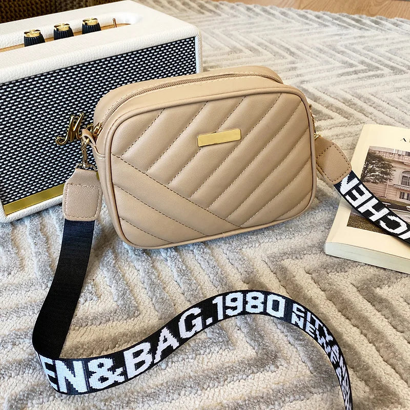 Bolsa Feminina Transversal em Couro Sintético