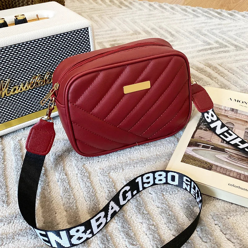 Bolsa Feminina Transversal em Couro Sintético