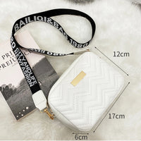 Bolsa Feminina Transversal em Couro Sintético