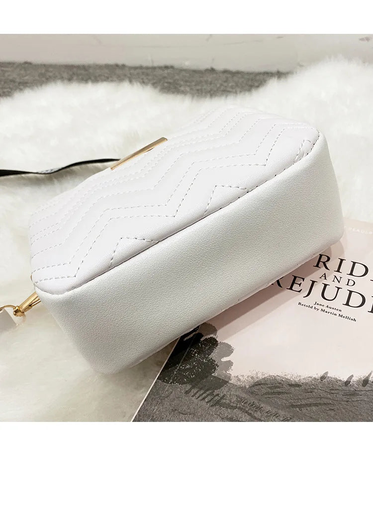 Bolsa Feminina Transversal em Couro Sintético