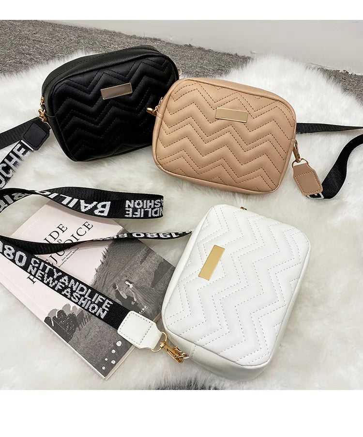 Bolsa Feminina Transversal em Couro Sintético