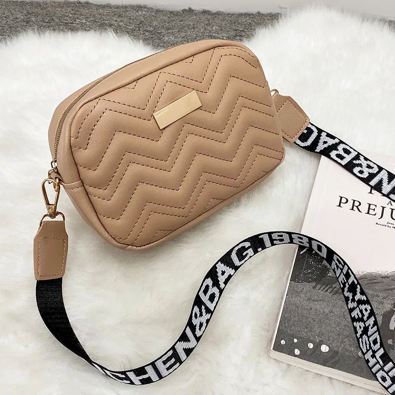 Bolsa Feminina Transversal em Couro Sintético