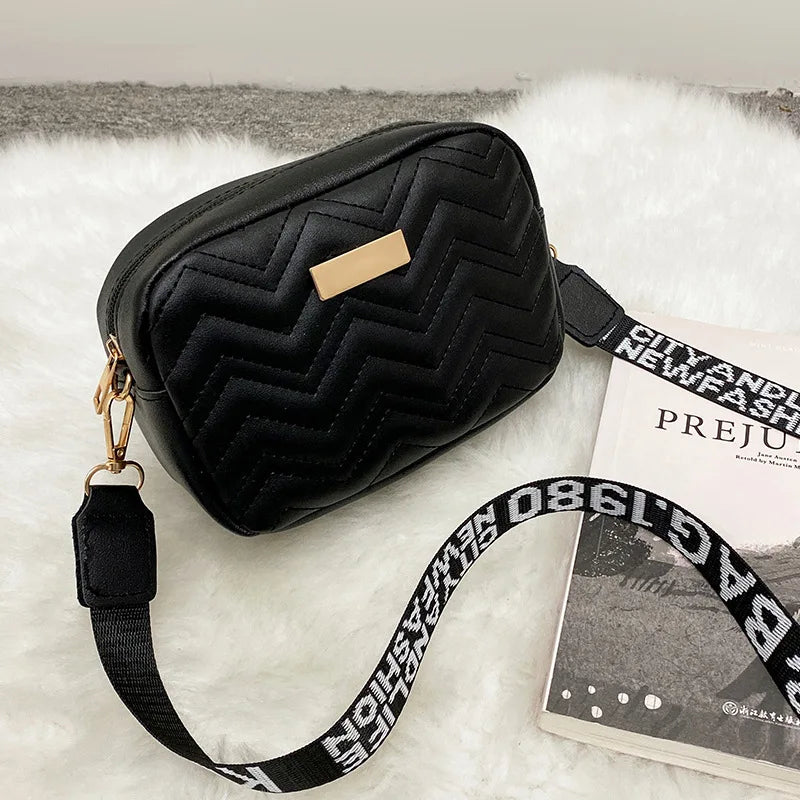 Bolsa Feminina Transversal em Couro Sintético