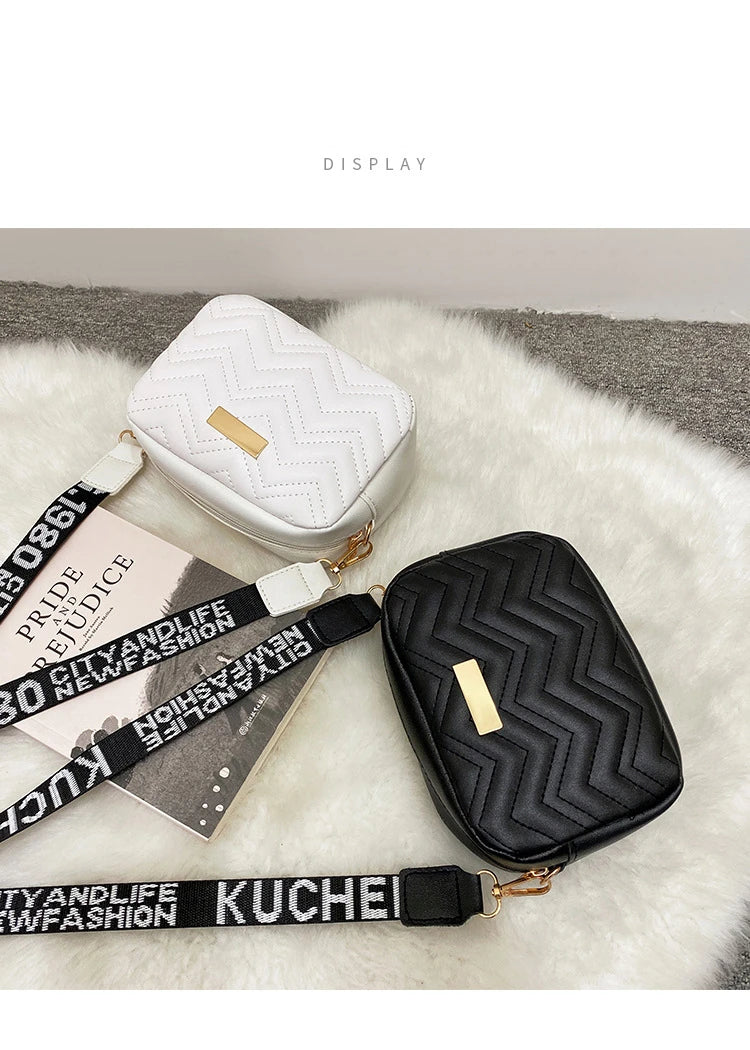 Bolsa Feminina Transversal em Couro Sintético